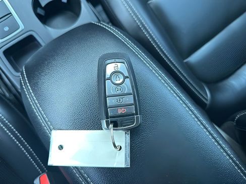 Used 2025 Ford Escape Platinum image 40