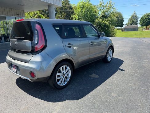 Used 2018 Kia Soul + FWD image 14