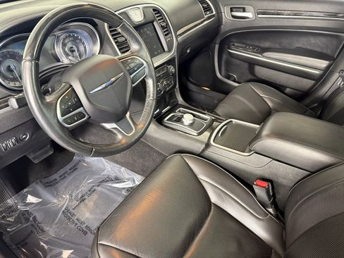 Used 2019 Chrysler 300 Limited image 4