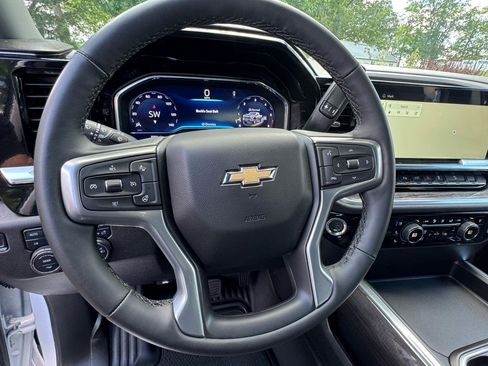 Used 2024 Chevrolet Silverado 2500 LTZ w/ LTZ Convenience Package AWD/4WD image 17