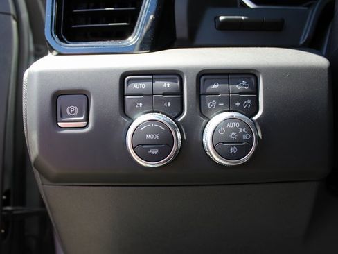 Used 2024 GMC Sierra 1500 AT4 w/ Technology Package image 30