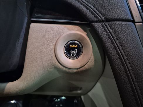 Used 2018 Lincoln MKT AWD image 18