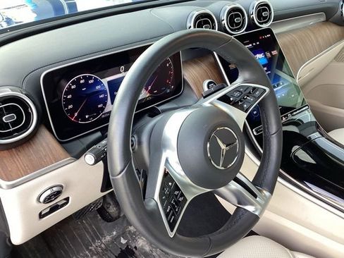 Used 2025 Mercedes-Benz GLC 300 4MATIC image 29