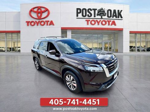 Used 2022 Nissan Pathfinder SL AWD/4WD image 1