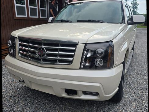 Used 2006 Cadillac Escalade AWD image 2