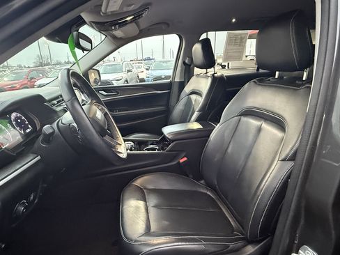 Used 2022 Jeep Grand Cherokee L Limited w/ Black Appearance Package image 17