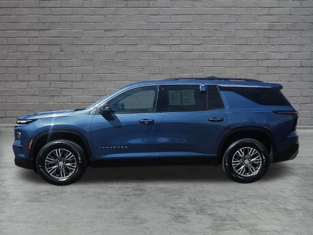 Used 2024 Chevrolet Traverse LT FWD image 2