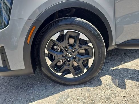 Used 2024 Kia Sorento S FWD image 29