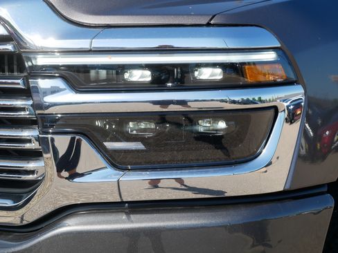 Used 2025 RAM 2500 Laramie AWD/4WD image 16