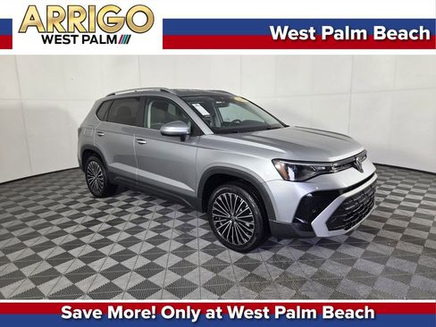Used 2025 Volkswagen Taos SE FWD image 1