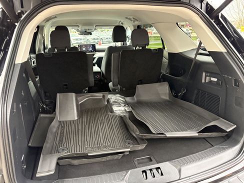 Used 2025 Ford Explorer Active AWD/4WD image 20