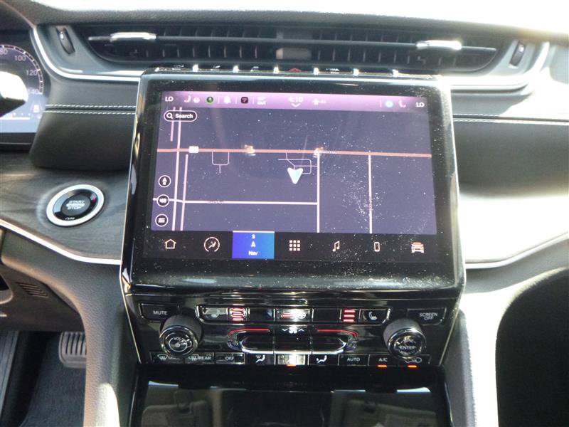 Used 2023 Jeep Grand Cherokee Limited AWD/4WD image 13