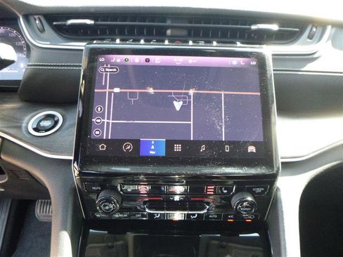 Used 2023 Jeep Grand Cherokee Limited image 13