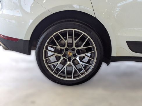 Used 2021 Porsche Macan S image 11