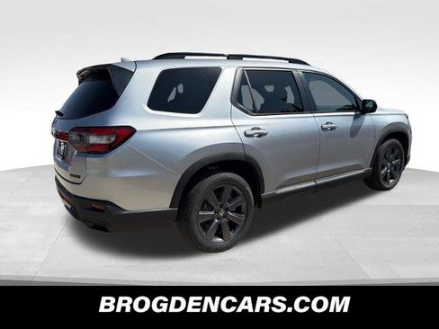 New 2026 Honda Pilot Sport image 3