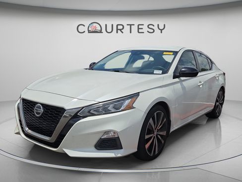 Used 2020 Nissan Altima 2.5 SR FWD image 1
