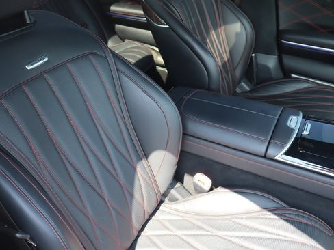 Used 2024 Mercedes-Benz S 63 AMG S w/ Carbon Fiber Exterior Package image 33