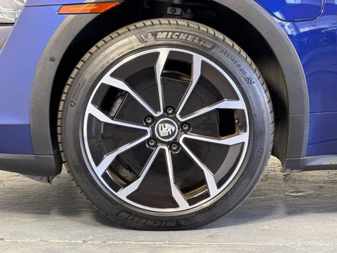 Certified 2024 Porsche Taycan 4 Cross Turismo AWD/4WD image 32
