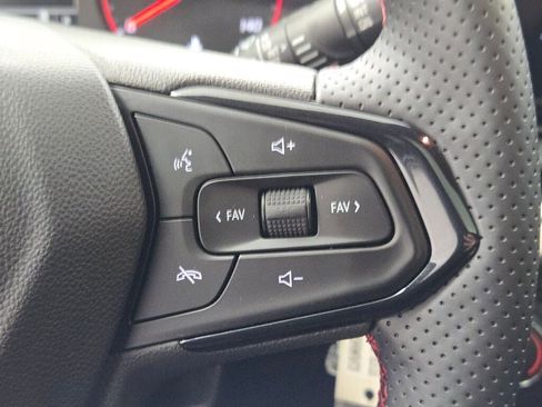 Used 2025 Chevrolet Trax RS w/ Sunroof Package image 32