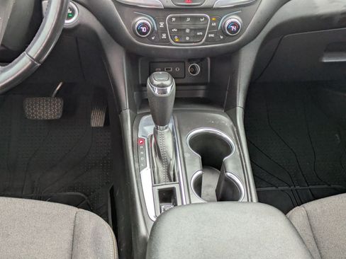 Used 2021 Chevrolet Equinox LT image 19