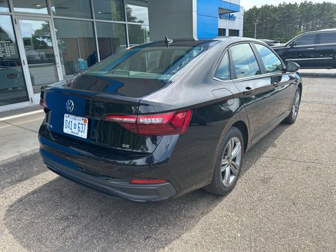 Used 2024 Volkswagen Jetta SE FWD image 5