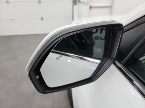 Used 2025 Volkswagen Atlas SE image 34