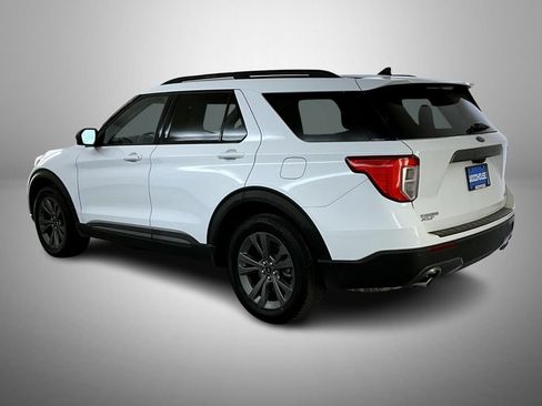 Used 2021 Ford Explorer XLT w/ Equipment Group 202A AWD/4WD image 7