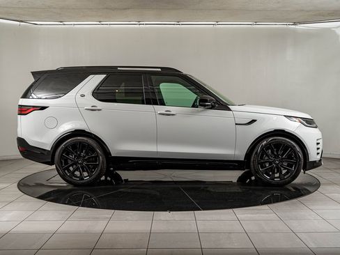 New 2026 Land Rover Discovery Dynamic SE image 11