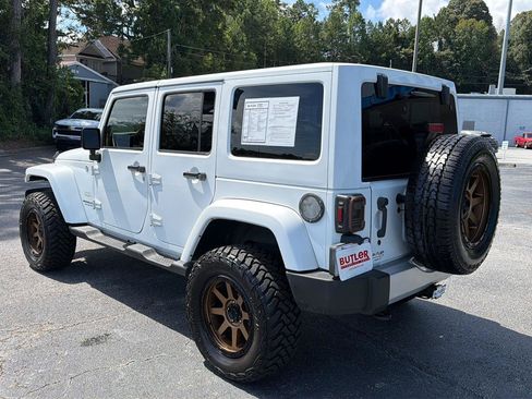 Used 2015 Jeep Wrangler Unlimited Sahara w/ Connectivity Group AWD/4WD image 4