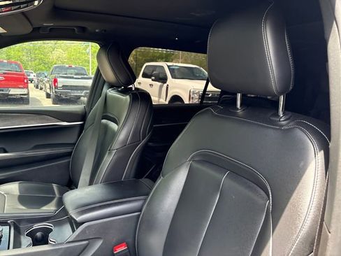 Used 2025 Jeep Grand Cherokee L Limited w/ Black Appearance Package AWD/4WD image 9