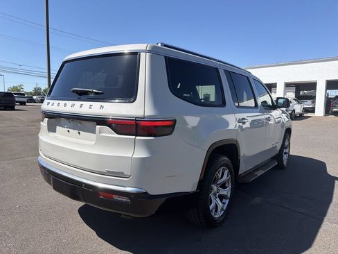 Used 2022 Jeep Wagoneer Series II AWD/4WD image 5