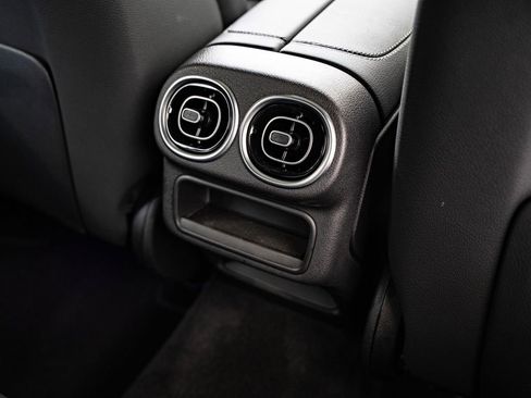 Used 2025 Mercedes-Benz GLC 300 4MATIC image 35