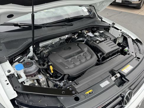 Certified 2024 Volkswagen Tiguan SE R-Line FWD image 39