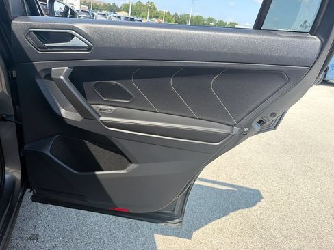 Certified 2023 Volkswagen Tiguan SE FWD image 23