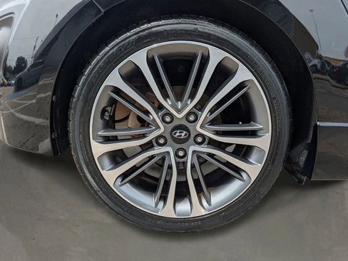 Used 2016 Hyundai Veloster Turbo FWD image 11