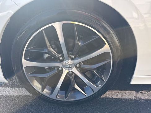 Used 2024 Honda Civic Touring image 9