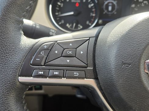 Used 2019 Nissan Rogue SL image 26