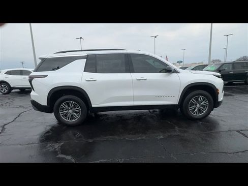 Used 2024 Chevrolet Traverse LT w/ Trailering Package image 9