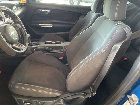 Used 2017 Ford Mustang Coupe RWD image 4