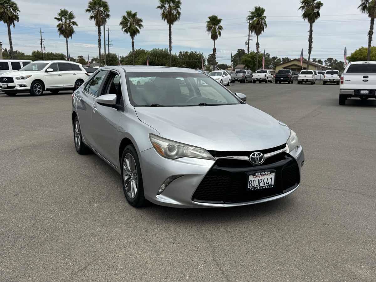 Used 2017 Toyota Camry SE FWD image 3