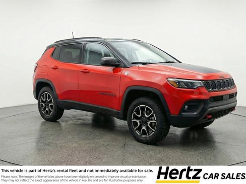 Used 2025 Jeep Compass Trailhawk AWD/4WD image 1