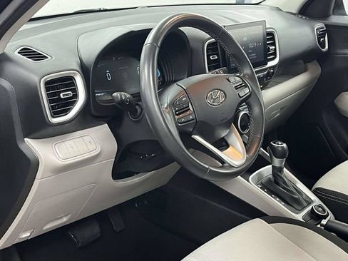 Used 2025 Hyundai Venue SEL FWD image 13
