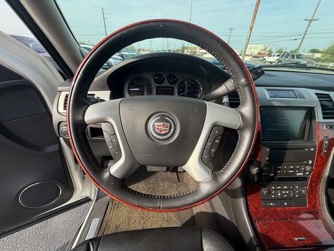 Used 2008 Cadillac Escalade AWD image 16