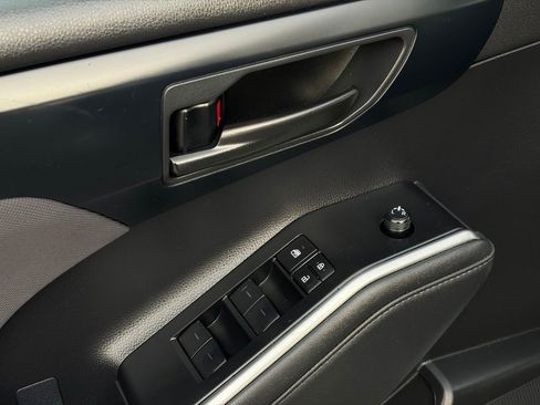 Used 2023 Toyota Highlander LE image 12