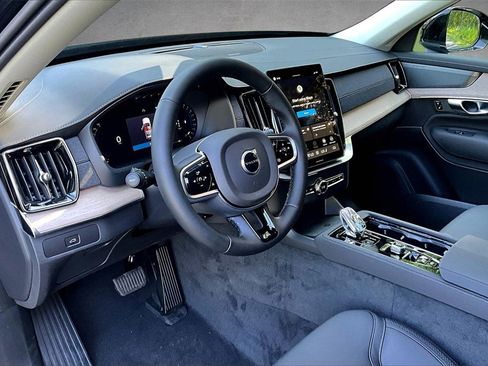 New 2026 Volvo XC90 B6 Plus w/ Protection Package Premier image 7