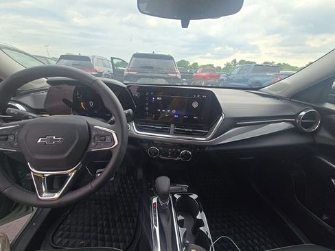 Used 2026 Chevrolet Trax ACTIV w/ Sunroof Package FWD image 16