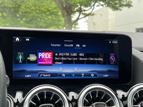 Certified 2025 Mercedes-Benz GLA 250 4MATIC image 24