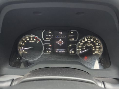 Used 2019 Toyota Tundra SR5 w/ SR5 Upgrade Package AWD/4WD image 13
