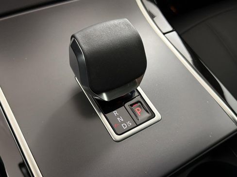 Certified 2025 Land Rover Range Rover Evoque Dynamic SE image 16