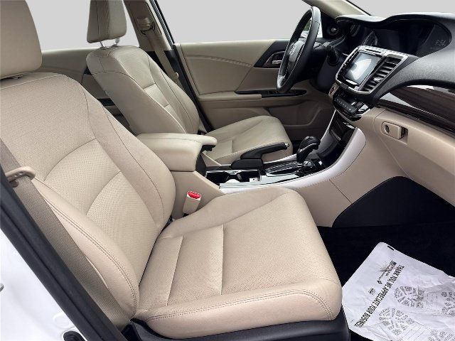 Used 2017 Honda Accord Touring image 24
